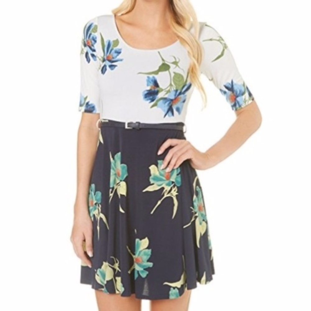 ✨*NWT* GILLI Floral Printed Skater Dress, Large